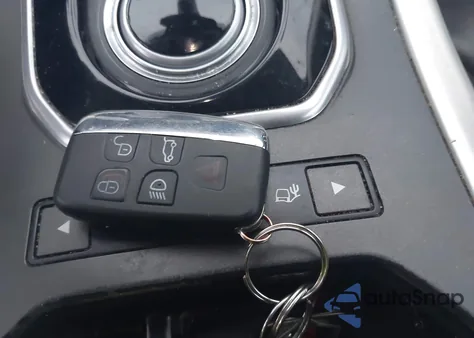 2015 Land Rover Range Rover Evoque Pure Plus z USA, uszkodzony, nr VIN SALVP1BG7FH017575